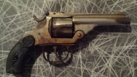 Buenas noches señores, agradecería su ayuda para identificar al fabricante de este revolver tipo "euskaro". 00