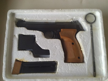 Vendo dos armas guiadas en f. Pistola Norinco olímpica tt cal. 22 le, impecable en caja original con dos 02