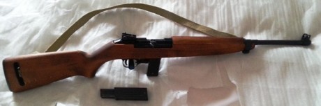 Erma M1 del calibre .22 l.r.
Copia de la original.
Carril de 11 mm. para montarle visor.
Cargador de 10 02