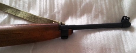 Erma M1 del calibre .22 l.r.
Copia de la original.
Carril de 11 mm. para montarle visor.
Cargador de 10 10