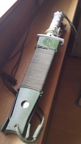 Pongo a la venta este mítico e impresionante cuchillo Aitor Jungle King l de los años 80, su estado es 02