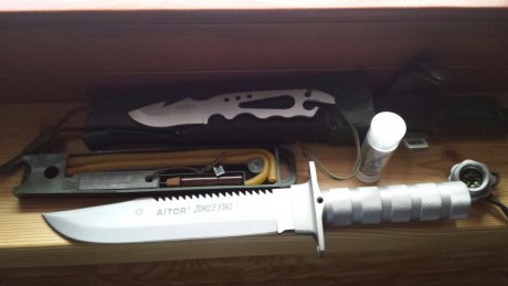 Pongo a la venta este mítico e impresionante cuchillo Aitor Jungle King l de los años 80, su estado es 00