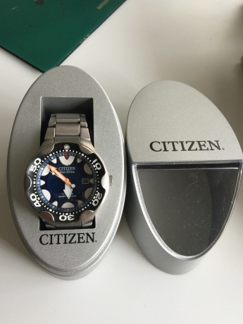 Diver's Watch  CITIZEN PRO-MASTER ECO-DRIVE TITANIUM "ORCA" 200 M.  Modelo Top equipado con 01
