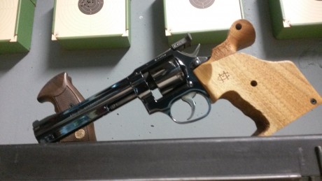 Bueno, pues se vende fantastico revolver para competicion de fuego central.
Su estado es el original, 02