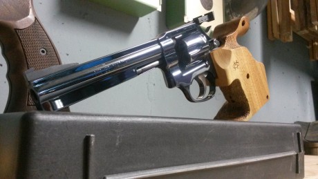 Bueno, pues se vende fantastico revolver para competicion de fuego central.
Su estado es el original, 01