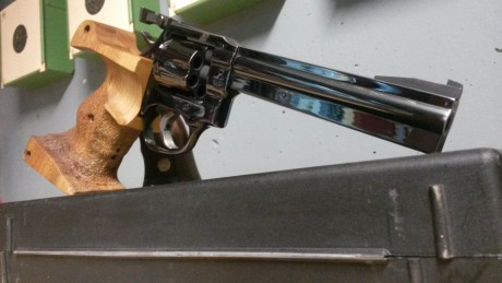 Bueno, pues se vende fantastico revolver para competicion de fuego central.
Su estado es el original, 00