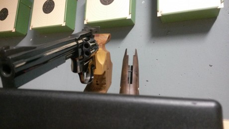 Bueno, pues se vende fantastico revolver para competicion de fuego central.
Su estado es el original, 12