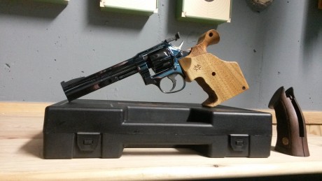 Bueno, pues se vende fantastico revolver para competicion de fuego central.
Su estado es el original, 30