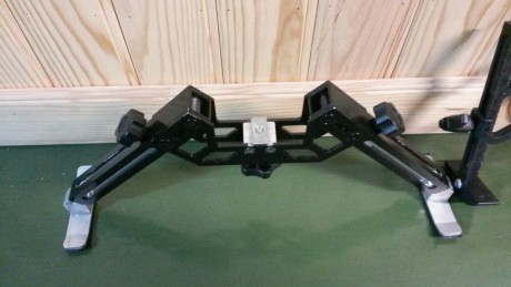 Bueno, pues como digo en el anuncio, se venden estos bipode.
El de los patines planos, es para enganche 01