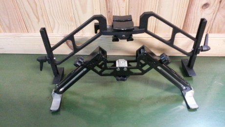 Bueno, pues como digo en el anuncio, se venden estos bipode.
El de los patines planos, es para enganche 10