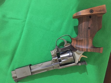 Arma excelente como podeis ver y con el contrapeso original y cacha Nill mediana.

el arma se puede probar 01