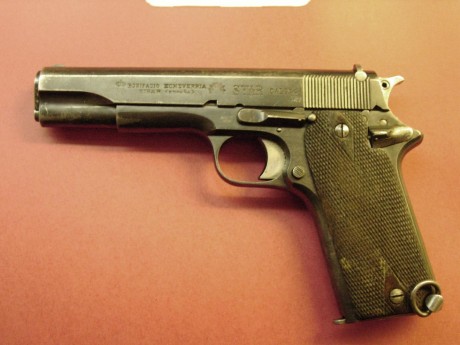 Hola:
Encontre esta pistola Star en una casa de empeno aca en La Florida. Funciona perfectamente con cartuchos 01