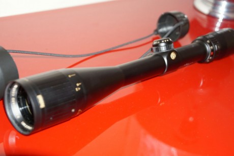 Visor impecable usado solo en pcp. Sin marcas ni arañazos prácticamente nuevo. Se entrega en su caja original 00