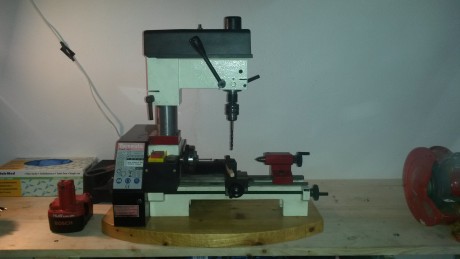 Buenos dias , cambio torno de bricolaje con modulo de taladro , el cabezal tiene 70mm  y la distancia 00