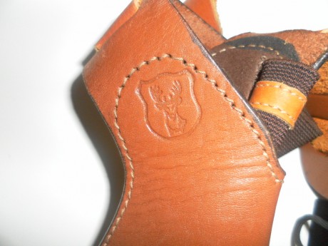 vendo funda sobaquera de piel para pistola o revolver de 4" esta nueva , no la he usado nunca el 02