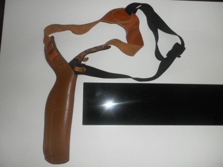 vendo funda sobaquera de piel para pistola o revolver de 4" esta nueva , no la he usado nunca el 01