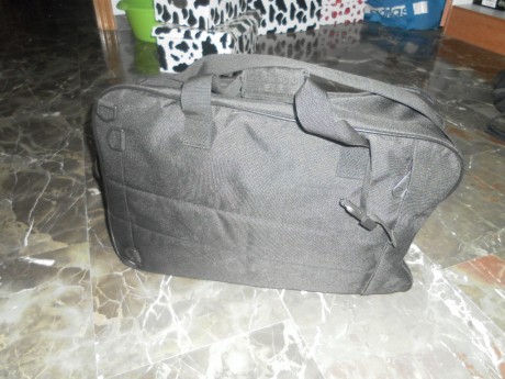 vendo esta estupenda bolsa para tiro muy practica y con multiples bosillos , esta perfecta sin desgaste 00