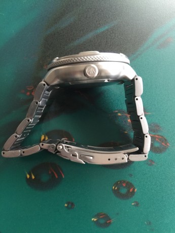 Diver's Watch  CITIZEN PRO-MASTER ECO-DRIVE TITANIUM "ORCA" 200 M.  Modelo Top equipado con 10