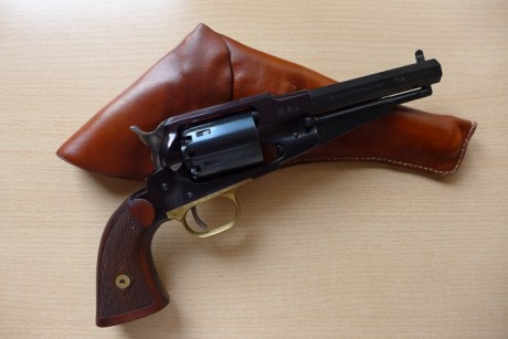 Voy a empezar a vender algunas armas de mi colección particular para capitalizarme un poco.

Muy a mi 00