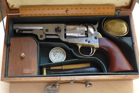 Pongo a la venta este magnífico revolver de acero pulido cal 44 sin estrenar.
Está guiado en AE y se vende 01