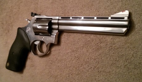   Hola de nuevo! 

Pongo en venta en Madrid mi revólver Taurus  del .357MG/.38 SPL de 6", prefiero 01