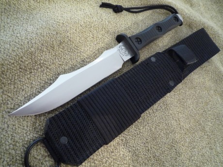Pues chicos ya tenemos los cuchillos de la adsorvida-comprada Ek-knives por parte de Ka-bar.  A quien 72