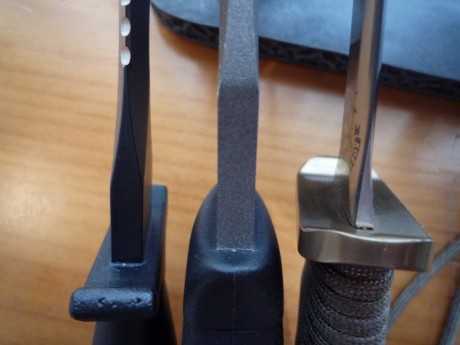 Pues chicos ya tenemos los cuchillos de la adsorvida-comprada Ek-knives por parte de Ka-bar.  A quien 81