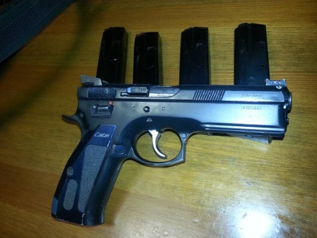 Buenas.
Pongo a la venta equipo completo de ipsc: 
 -pistola Cz Sp01 Shadow ,modelo 1.
 -4 cargadores.
 12