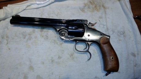Mi amigo Juan me pide que le anuncie la venta de este revolver.

Esta de re-estreno....., solo dos cajas 02
