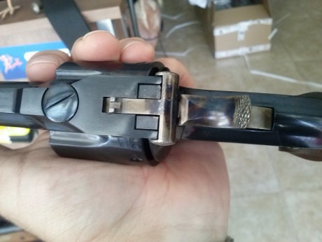 Mi amigo Juan me pide que le anuncie la venta de este revolver.

Esta de re-estreno....., solo dos cajas 00