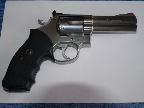 Vendo Revolver 686 Cal. 357, Cañón- 4" de cañón Inox cachas de goma, lo vendo por no usarlo, por 01