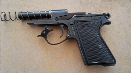 Saludos,vendo una WALTHER PPKE de calibre  nueve corto en perfectísimo estado, está guiada en A, dos cargadores, 11