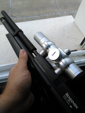 Se venden dos puntos rojos ideales para pistola o cualquier réplica de airsoft. 
El gamo 30€ portes incluidos. 00