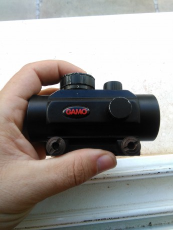Se venden dos puntos rojos ideales para pistola o cualquier réplica de airsoft. 
El gamo 30€ portes incluidos. 10