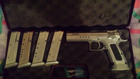 Se cambia tanfoglio limited custom por revolver del 44 magnum. :clint: 00