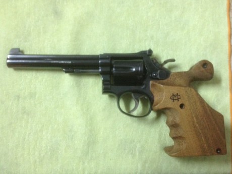 Vendo revolver S&W calibre 38 - modelo K14 - con cacha anatomica de la talla M - es un revolver pensado 00
