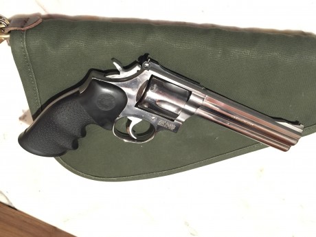 Hola compañeros

Vendo precioso Revolver Smith Wesson 686, en Inox pulido a espejo, una maravilla, con 02