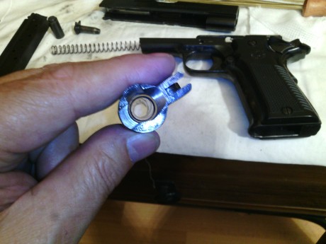 Buenas tardes:
Vendo pistola Llama 9 mm PB en Buen estado.
Precio 150€ Escucho ofertas IMG_20151025_180617.jpg 01