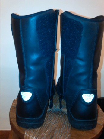 Se venden botas Alpinestars, talla 45, en buen estado. Precio 90 euros, portes no incluidos.
Para más 00