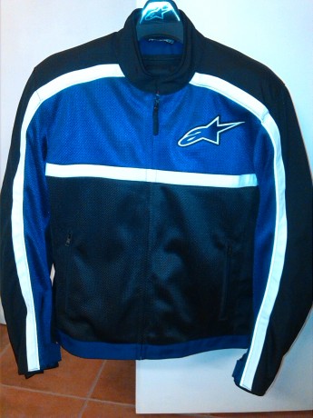 Se vende Chaqueta Alpinestars talla L, esta nueva, sin uso. Precio 120 euros, portes no incluidos.
Más 01