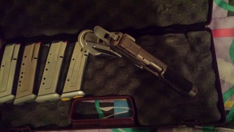 Se vende tanfoglio limited custom.con 4 cargadores y 2 juegos de cachas. 02