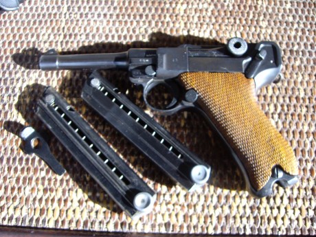 VENDIDA pistola Mauser P08, Cal. 9P (año 1936). Tiene dos cargadores, otras cachas de baquelita y todas 02