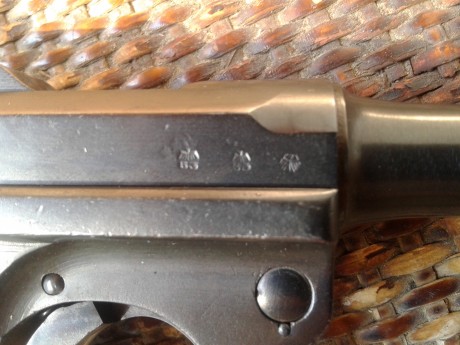 VENDIDA pistola Mauser P08, Cal. 9P (año 1936). Tiene dos cargadores, otras cachas de baquelita y todas 01