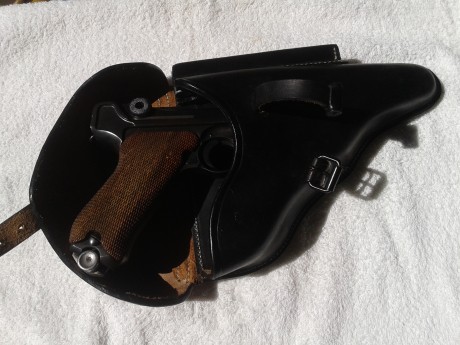 VENDIDA pistola Mauser P08, Cal. 9P (año 1936). Tiene dos cargadores, otras cachas de baquelita y todas 00