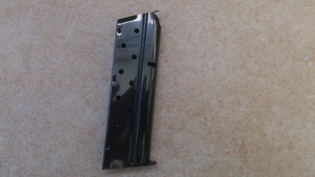 Hola, vendo 3 cargadores para pistola 1911 monohilera del calibre 9mm. de 9 tiros, son de la marca MEC-GAR 01