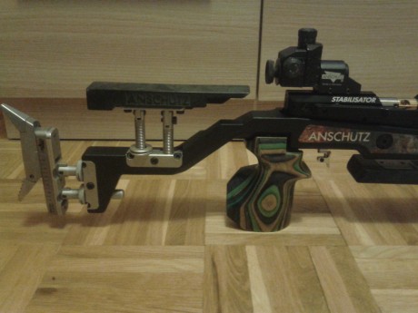 vendo carabina anschutz 9003 precise. esta en perfecto estado. regalaria 3000dianas,soporte pie y maleta. 21