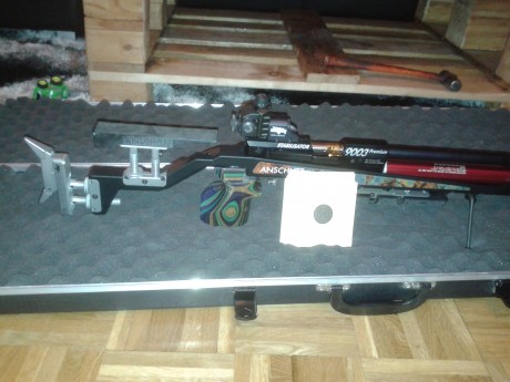 vendo carabina anschutz 9003 precise. esta en perfecto estado. regalaria 3000dianas,soporte pie y maleta. 31