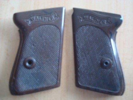  DSC06800.JPG  DSC06801.JPG 

Cachas para Walther PPK marrones. Vendo por 45€ con envío en península o 01