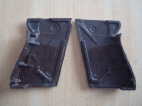  DSC06800.JPG  DSC06801.JPG 

Cachas para Walther PPK marrones. Vendo por 45€ con envío en península o 00