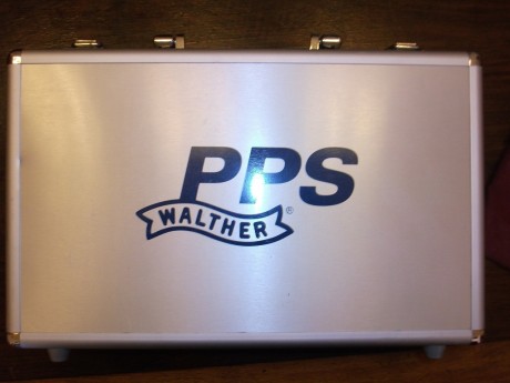 Hola a tod@s, 

Vendo Walther PPS First Edition completamente nueva.Modelo de producción limitada

Edición 02